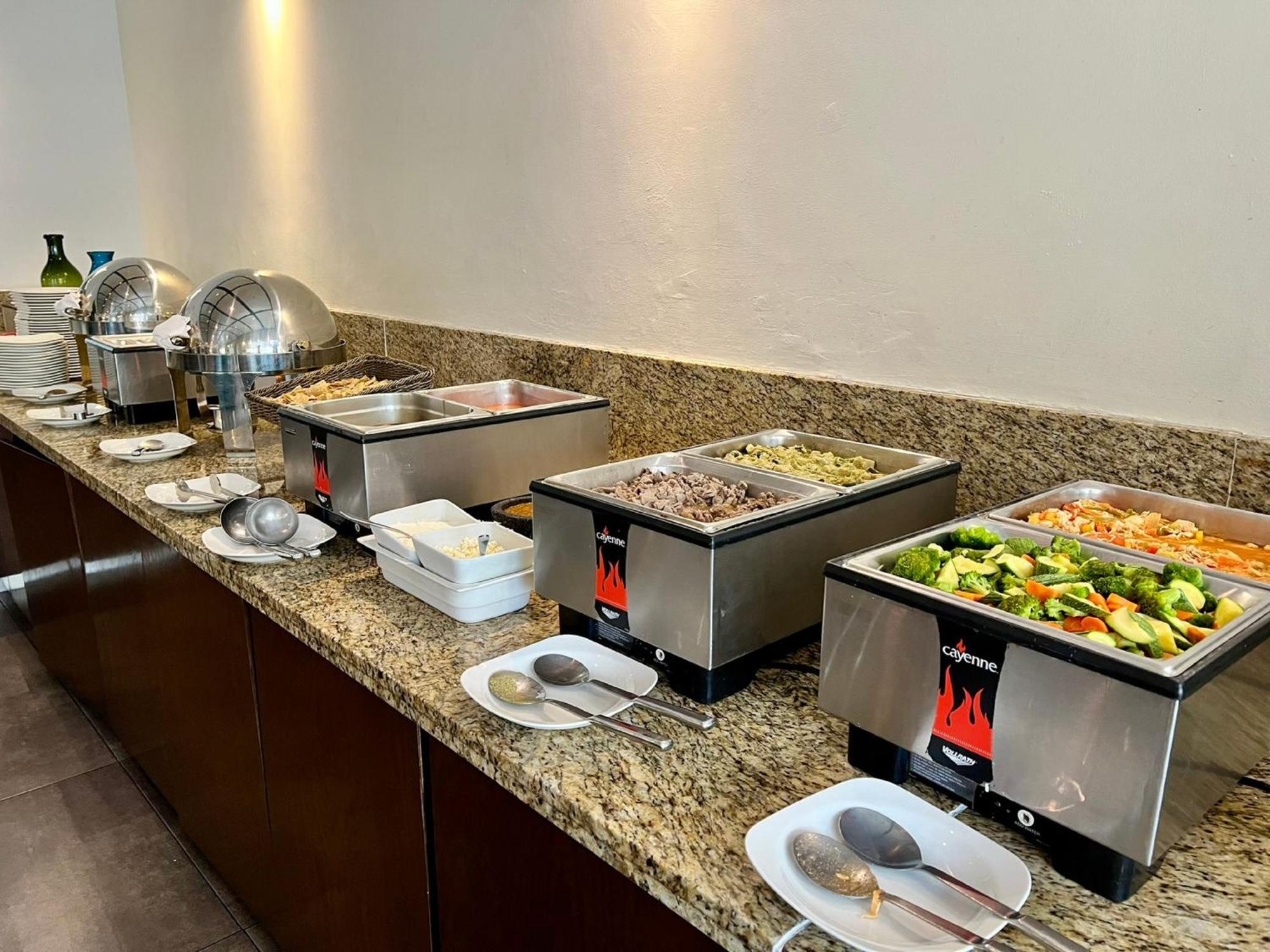 Holiday Inn Guadalajara Patria-Universidad By Ihg Сапопан Екстер'єр фото